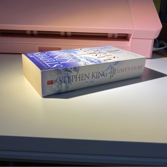 Lisey’s Story by Stephen King. Mass Market Paperback - Picture 6 of 7